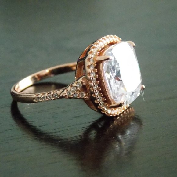 Rose Gold (plated) Ring with Cushion Cut Crystals - Picture 5 of 8